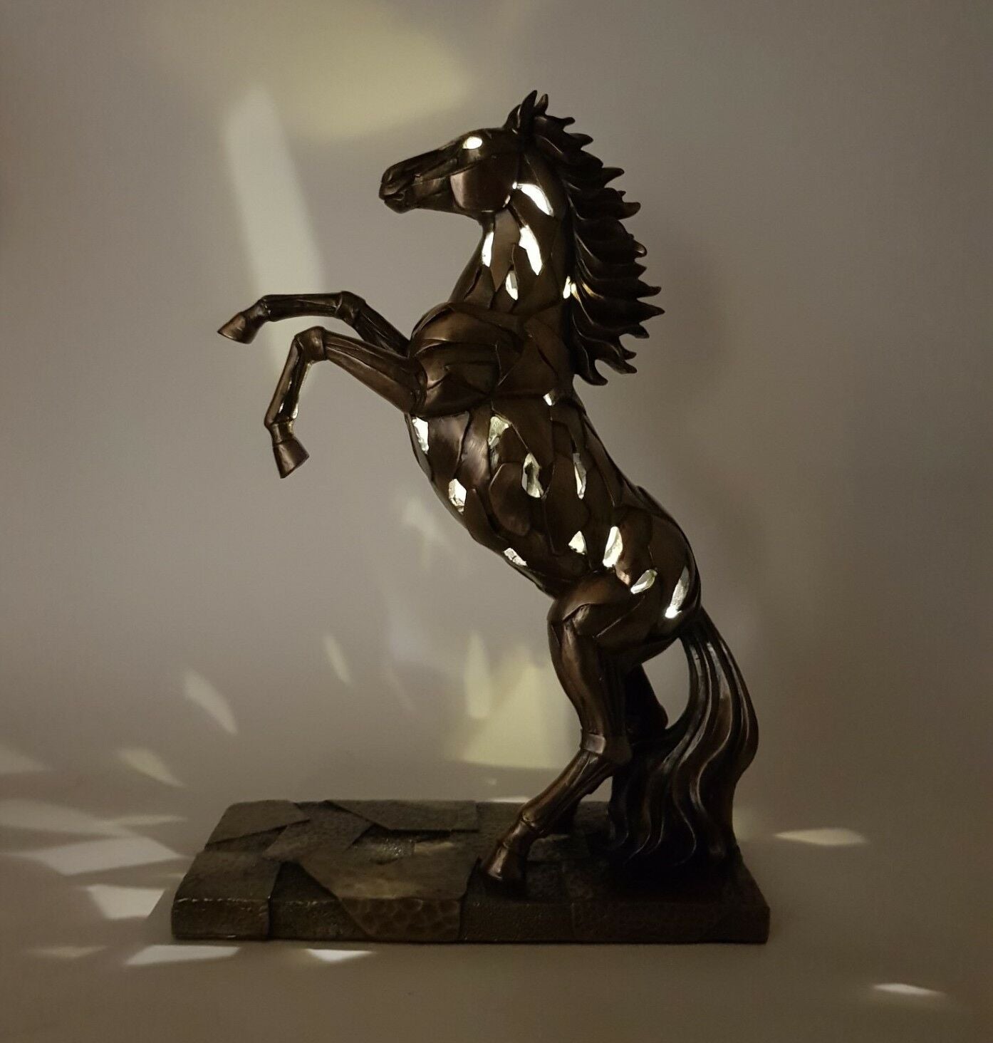 Veronese Design Işıklı At Biblosu Bronz Görünümlü Dekoratif Heykel 28,5 cm