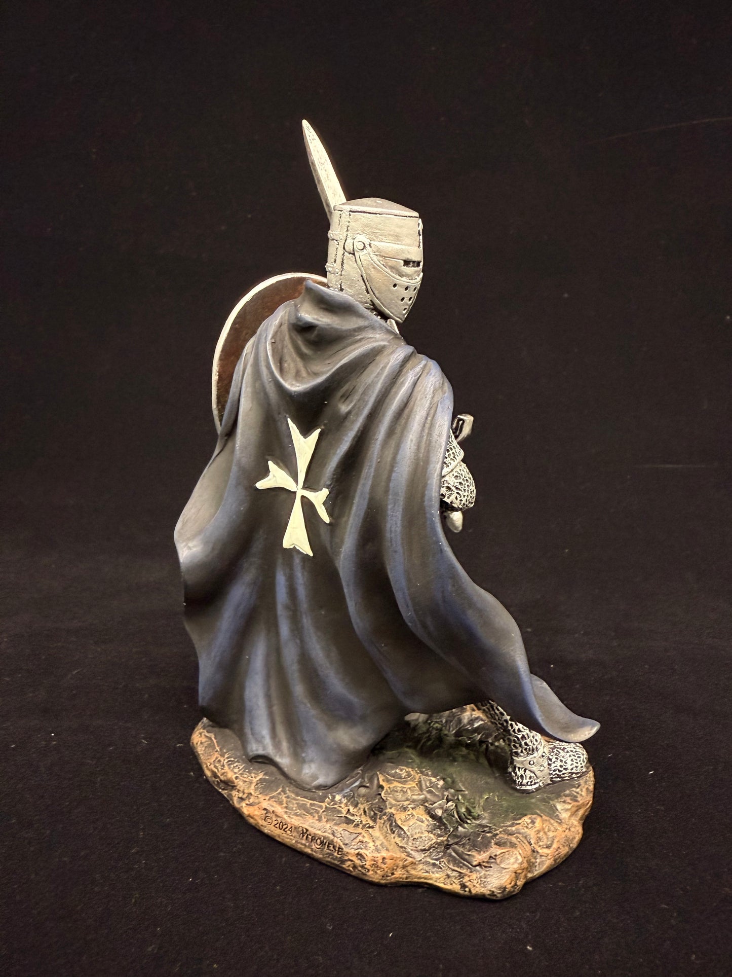 Veronese Design Kılıçlı Şövalye Dekoratif Biblo 18 cm