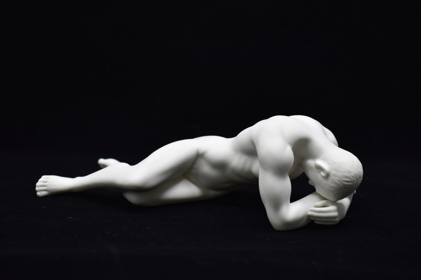 Yatan Erkek Figürü | Modern Dekoratif Body Biblo 21,5 cm