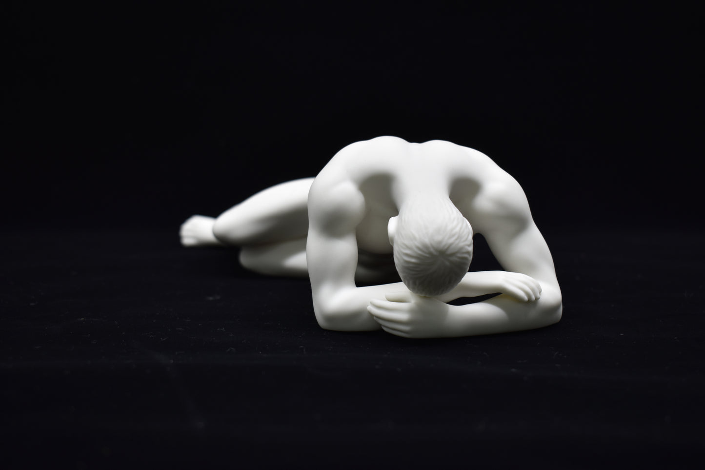 Yatan Erkek Figürü | Modern Dekoratif Body Biblo 21,5 cm