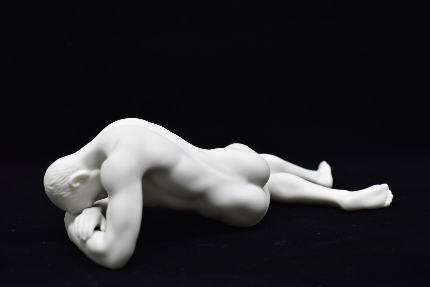 Yatan Erkek Figürü | Modern Dekoratif Body Biblo 21,5 cm