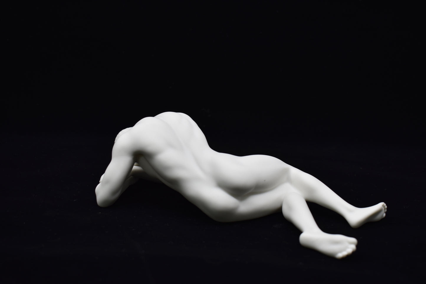 Yatan Erkek Figürü | Modern Dekoratif Body Biblo 21,5 cm