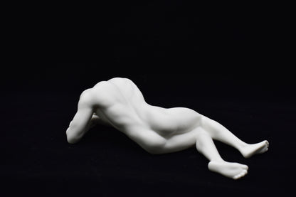Yatan Erkek Figürü | Modern Dekoratif Body Biblo 21,5 cm