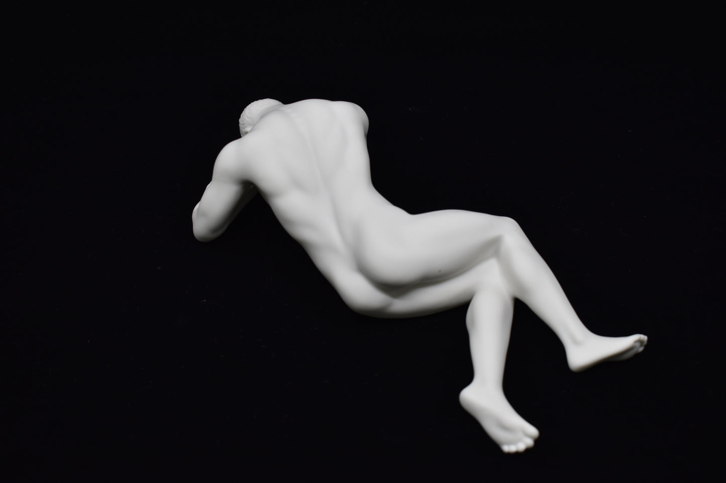 Yatan Erkek Figürü | Modern Dekoratif Body Biblo 21,5 cm