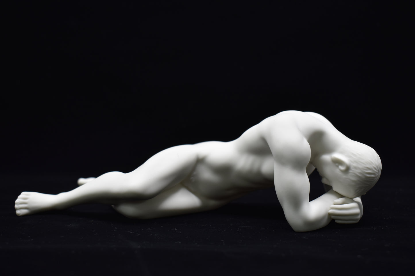 Yatan Erkek Figürü | Modern Dekoratif Body Biblo 21,5 cm