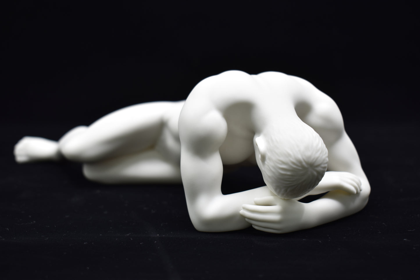 Yatan Erkek Figürü | Modern Dekoratif Body Biblo 21,5 cm