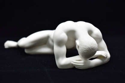 Yatan Erkek Figürü | Modern Dekoratif Body Biblo 21,5 cm