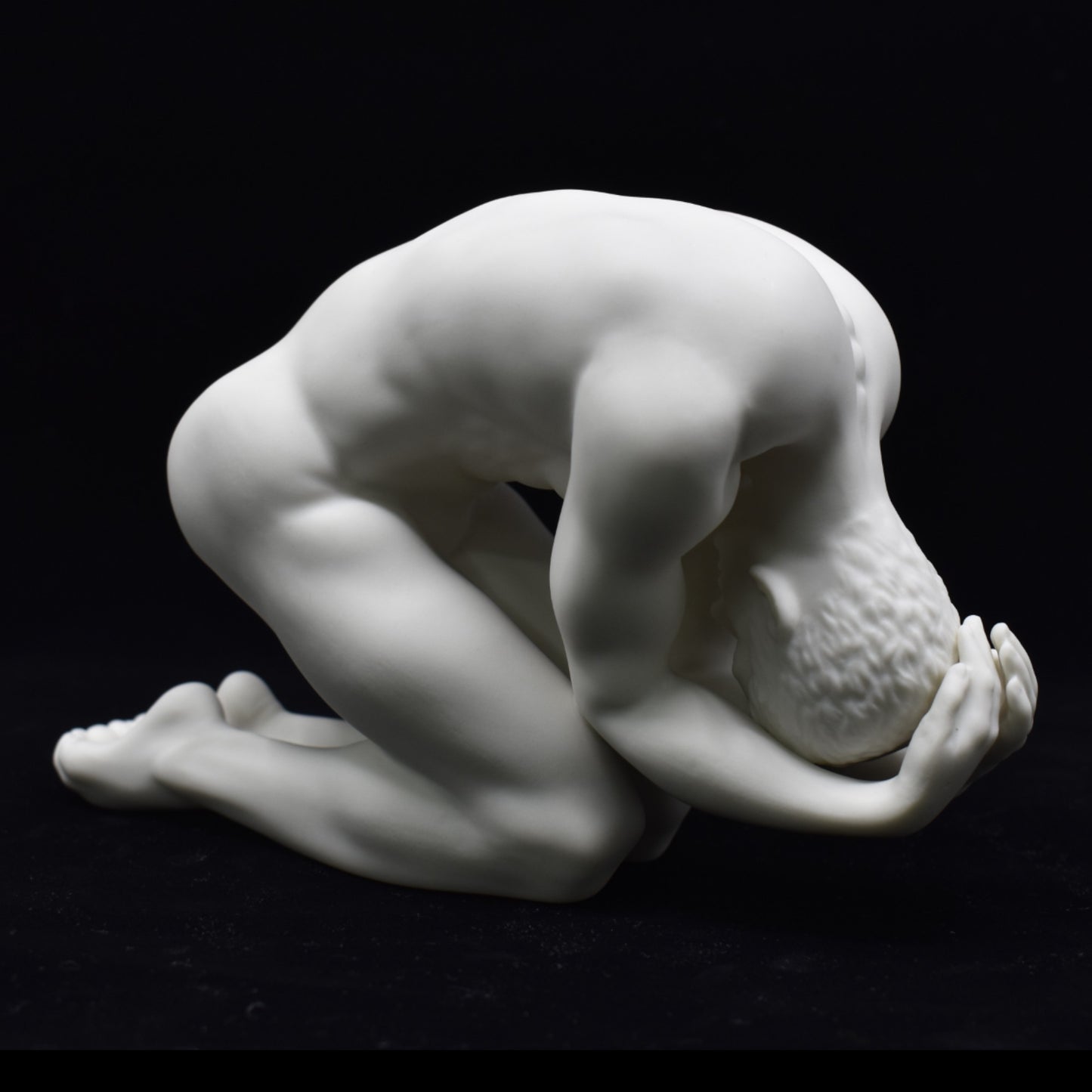Diz Çökmüş Erkek Figürü | Modern Dekoratif Body Biblo 16 cm