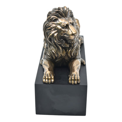 Veronese Design Kaide Üzerinde Uzanan Aslan Dekoratif Biblo 22 cm