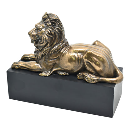 Veronese Design Kaide Üzerinde Uzanan Aslan Dekoratif Biblo 22 cm