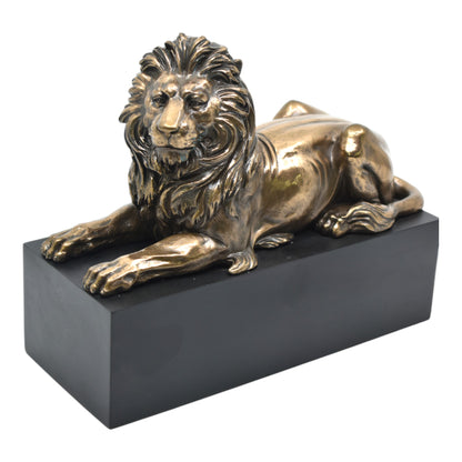Veronese Design Kaide Üzerinde Uzanan Aslan Dekoratif Biblo 22 cm