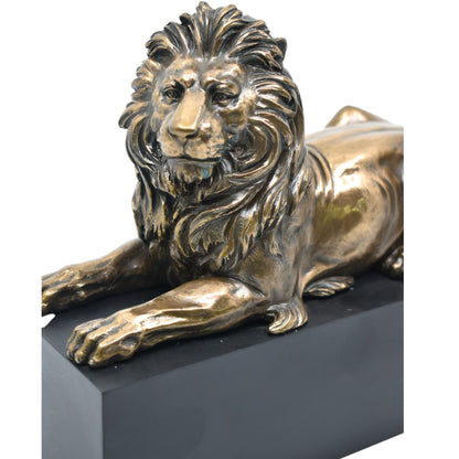 Veronese Design Kaide Üzerinde Uzanan Aslan Dekoratif Biblo 22 cm