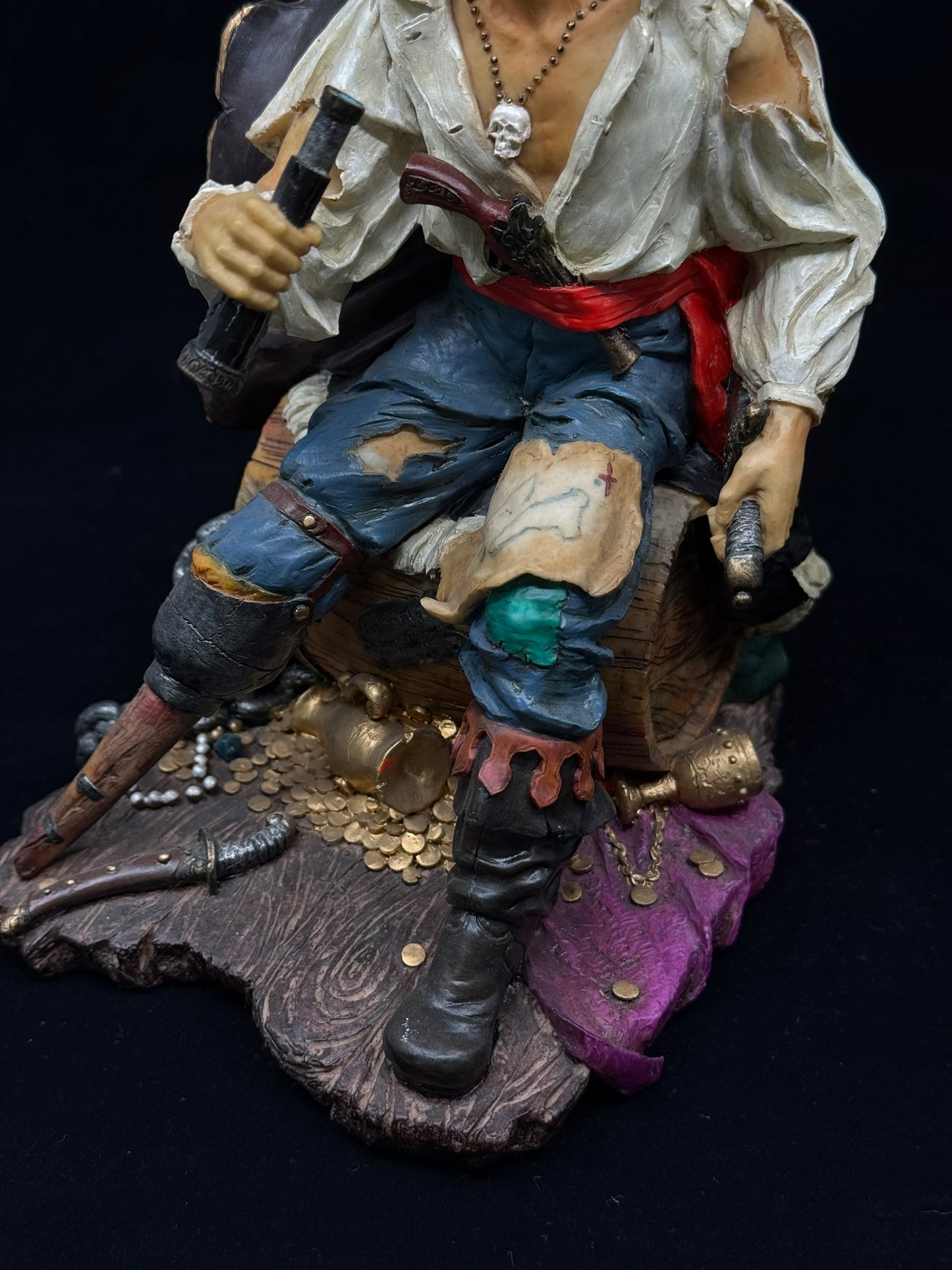 Erkek Korsan Dekoratif Heykel | Oturan Korsan Kaptan Koleksiyon Figürü 24 cm