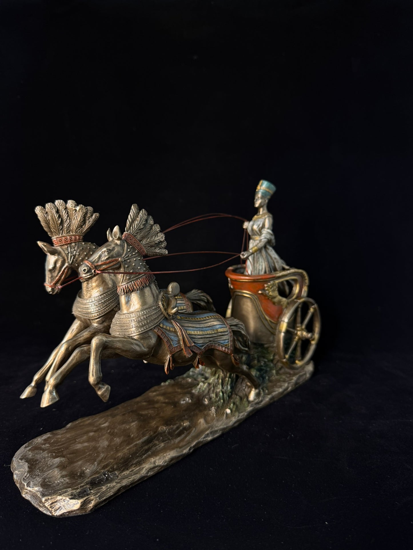 Nefertiti At Arabalı Biblo – Antik Mısır Esintili Dekoratif Figür 29,5 cm