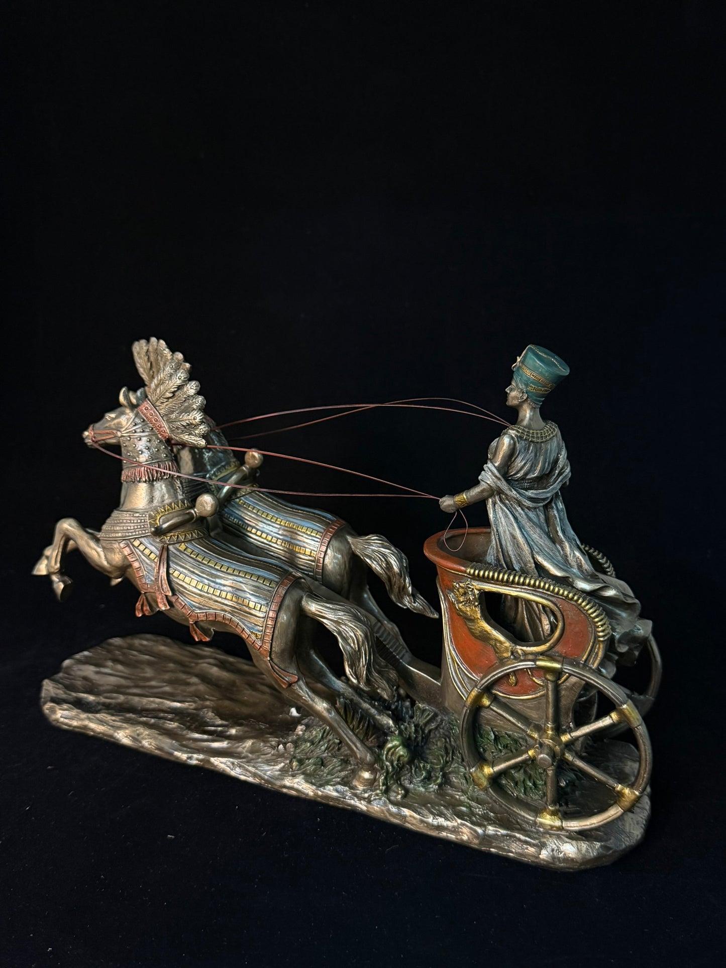 Nefertiti At Arabalı Biblo – Antik Mısır Esintili Dekoratif Figür 29,5 cm