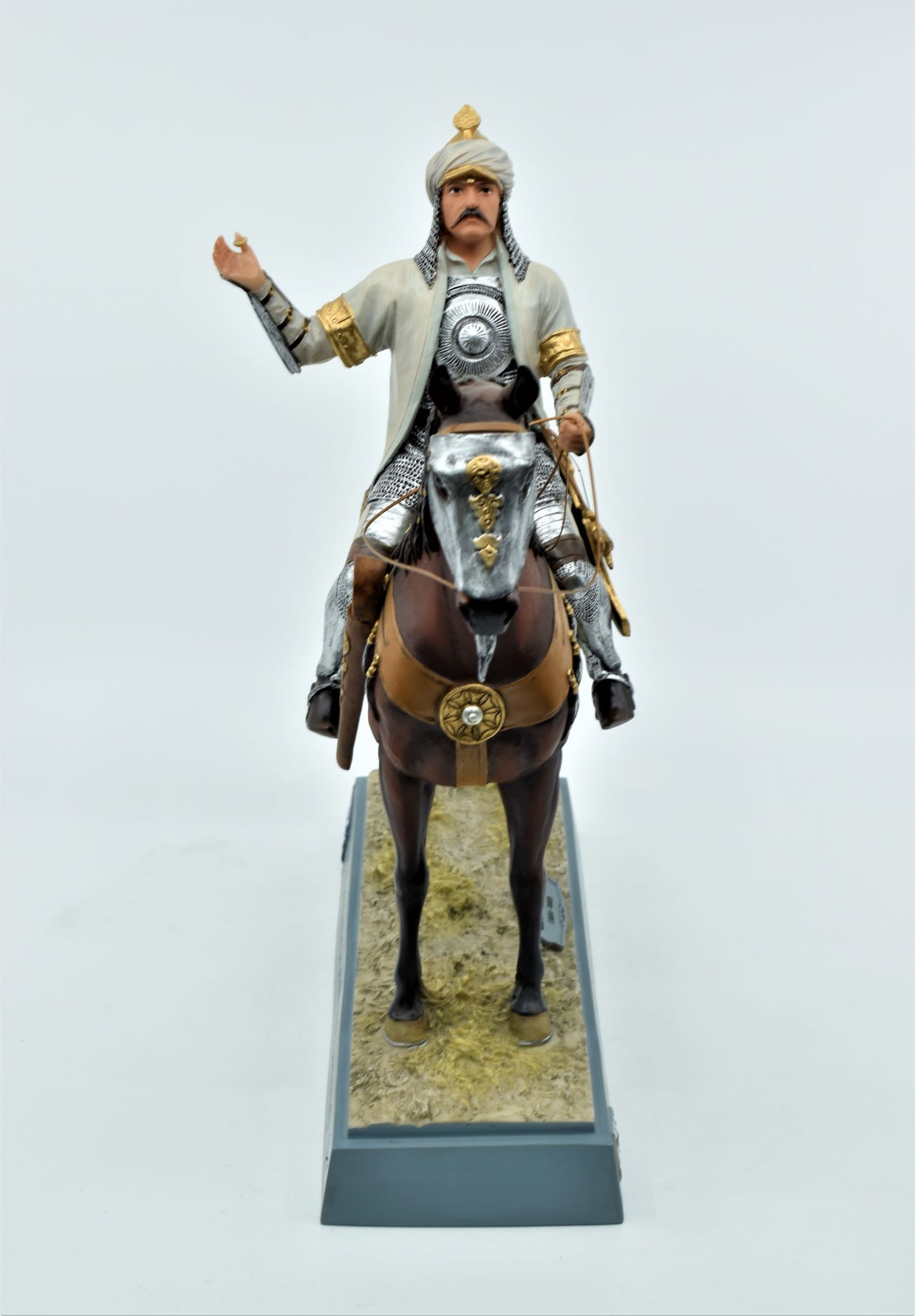 Veronese Design Sultan Alparslan Renkli Biblo – Atlı Selçuklu Hükümdarı Dekoratif Heykel 30 cm