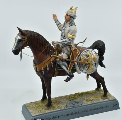 Veronese Design Sultan Alparslan Renkli Biblo – Atlı Selçuklu Hükümdarı Dekoratif Heykel 30 cm