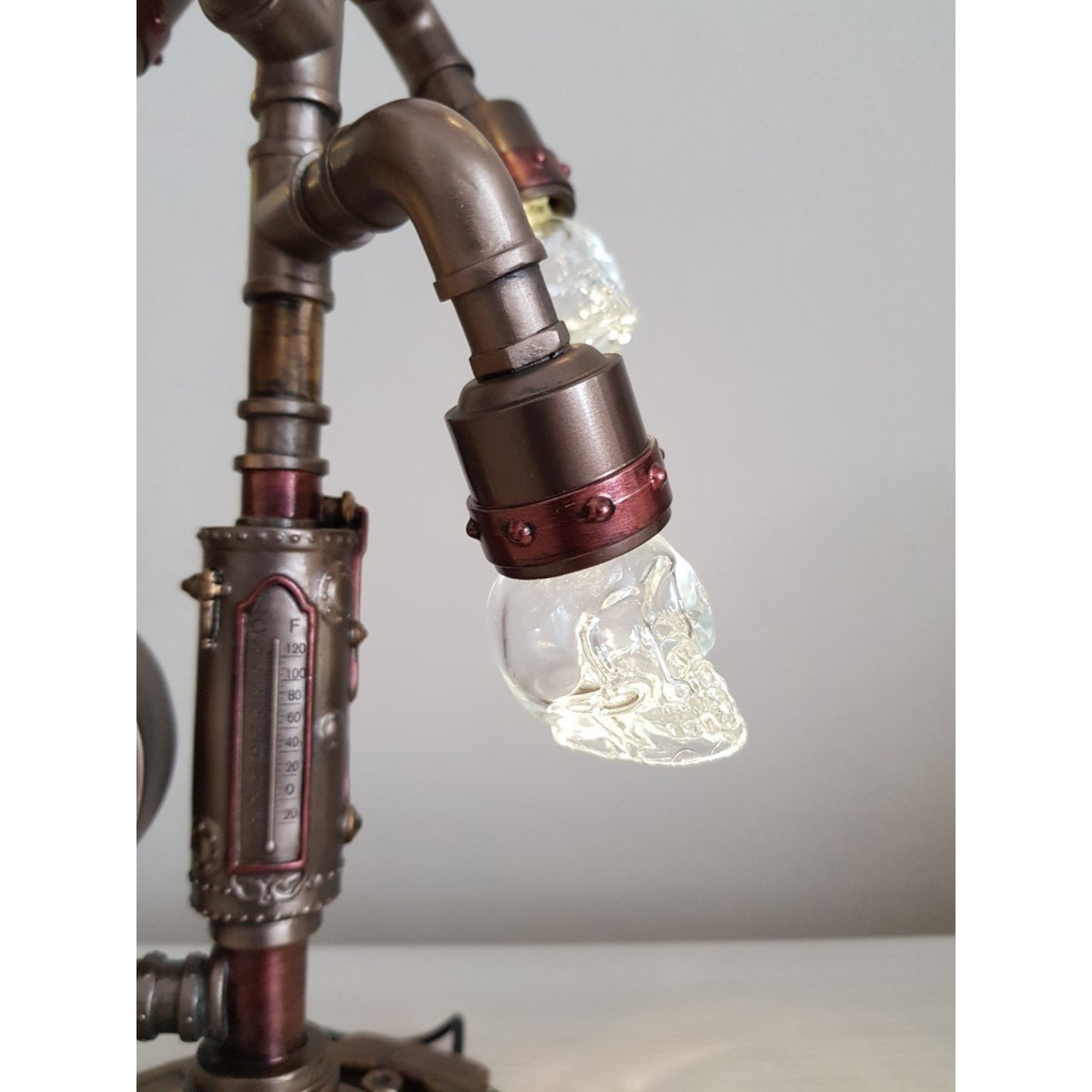 Steampunk Işıklı Masa Saati Cold Cast Resin El Boyaması 43 cm