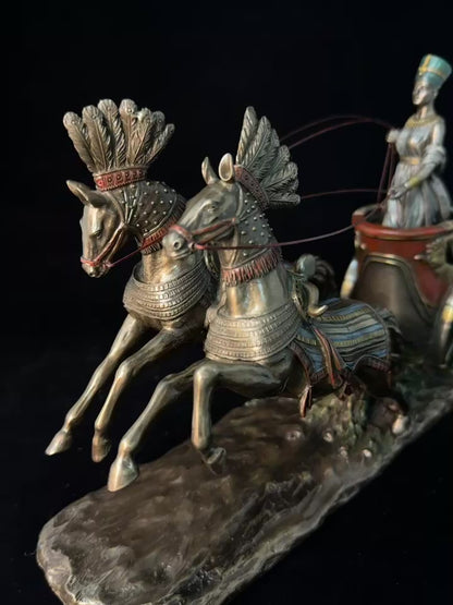 Nefertiti At Arabalı Biblo – Antik Mısır Esintili Dekoratif Figür 29,5 cm