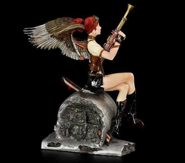 Pervane Motorunda Oturan Kadın Savaşçı Biblo Cold Cast Resin El Boyaması 21 cm