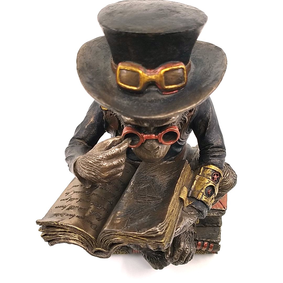 Kitap Okuyan Şempanze Dekoratif Biblo Cold Cast Resin El Boyaması 19,5 cm