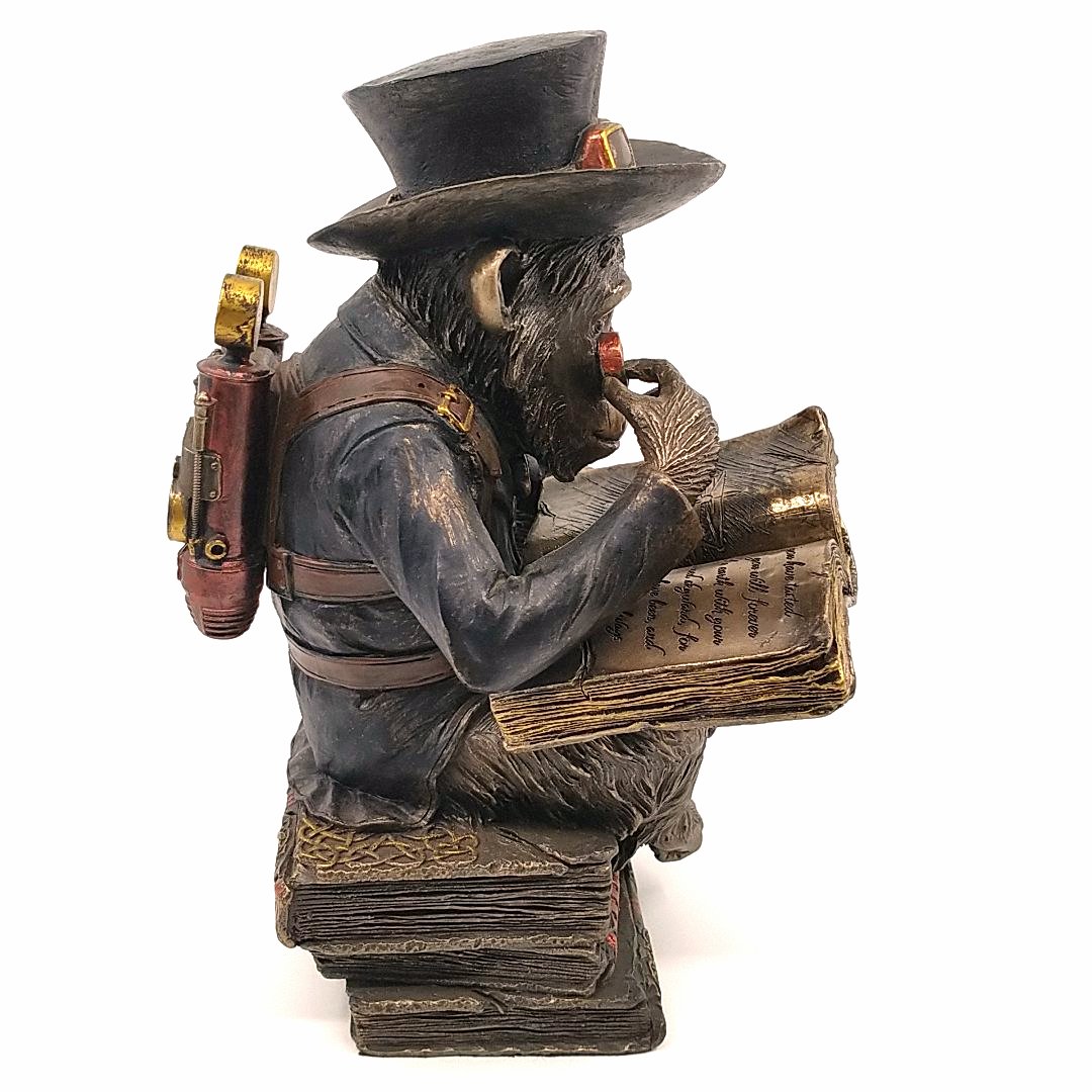 Kitap Okuyan Şempanze Dekoratif Biblo Cold Cast Resin El Boyaması 19,5 cm