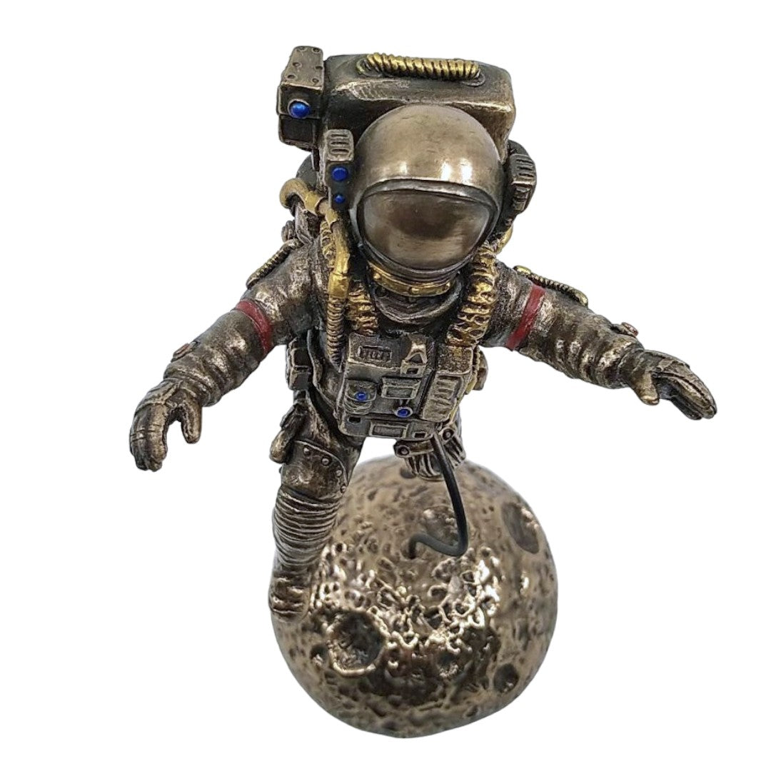 Uçan Astronot Dekoratif Biblo Cold Cast Resin El Boyaması 15,5 cm