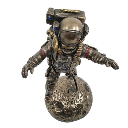 Uçan Astronot Dekoratif Biblo Cold Cast Resin El Boyaması 15,5 cm