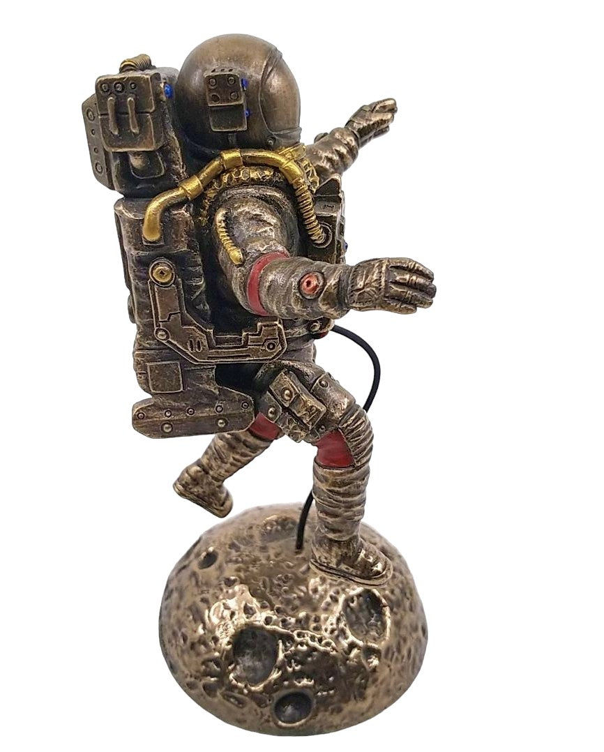 Uçan Astronot Dekoratif Biblo Cold Cast Resin El Boyaması 15,5 cm