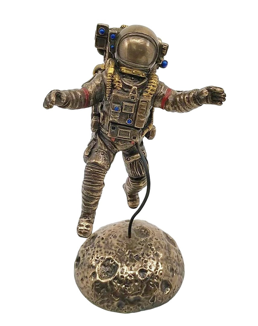 Uçan Astronot Dekoratif Biblo Cold Cast Resin El Boyaması 15,5 cm
