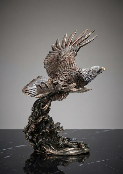 Veronese Design Kartal Balık Avında Dekoratif Biblo 54 cm