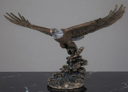 Veronese Design Kartal Balık Avında Dekoratif Biblo 54 cm